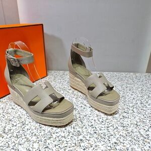 Elegant Tan Wedge Sandals